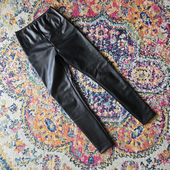 DESIGN LAB Black Faux Leather Leggings - Picture 1 of 3